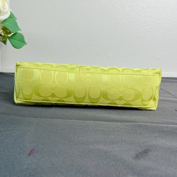 Coach vintage signature hampton baguette shoulder bag in yellow green 6371 - Picture 5 of 10